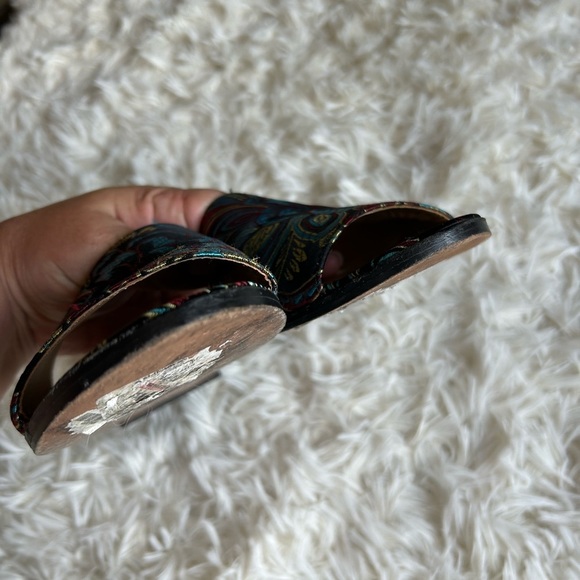 Marc Fisher Tapestry embroidered sandals size 8 1/2 - Picture 6 of 7